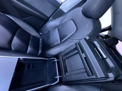 Used 2023 Tesla Model Y Long Range image 26