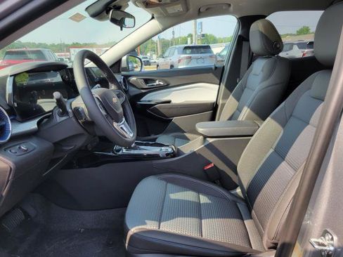 New 2026 Chevrolet Trax LT w/ Sunroof Package FWD image 8