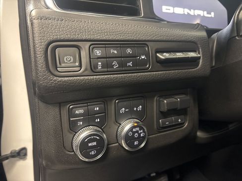 Used 2023 GMC Yukon Denali w/ Advanced Technology Package image 17