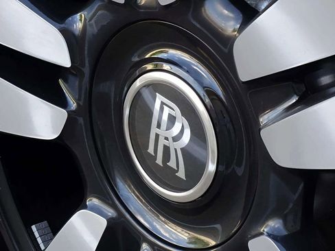 Certified 2025 Rolls-Royce Cullinan AWD/4WD image 23