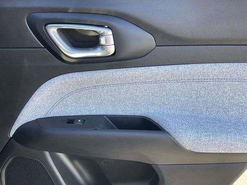 Used 2023 Jeep Compass Sport image 20