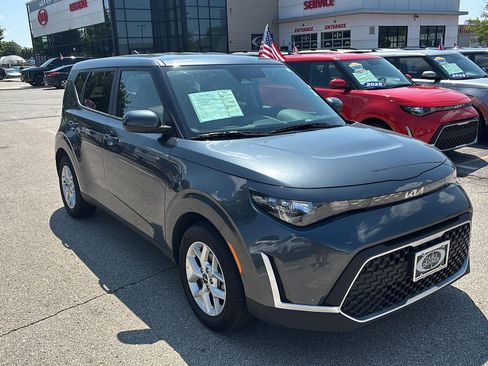 Used 2025 Kia Soul LX w/ LX Technology Package FWD image 1