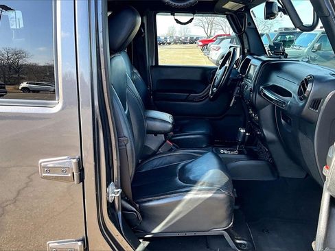 Used 2017 Jeep Wrangler Unlimited Sahara image 7