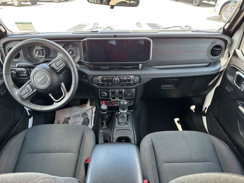 Used 2025 Jeep Wrangler Unlimited Rubicon AWD/4WD image 21