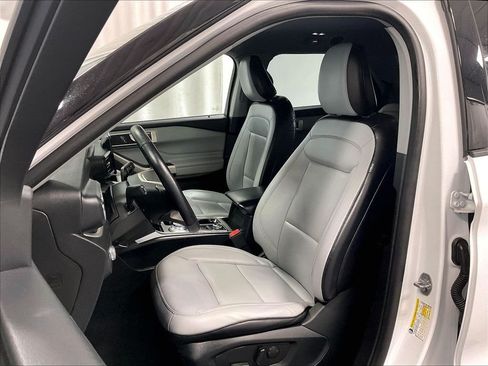 Used 2021 Ford Explorer XLT w/ Equipment Group 202A AWD/4WD image 10