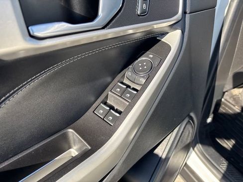 Used 2022 Ford Explorer XLT w/ Equipment Group 202A image 11