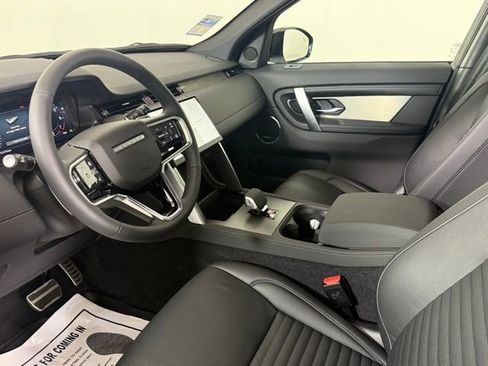 New 2025 Land Rover Discovery Sport Dynamic SE image 6