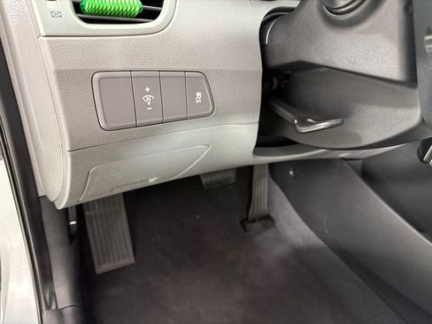 Used 2011 Hyundai Elantra Limited FWD image 12