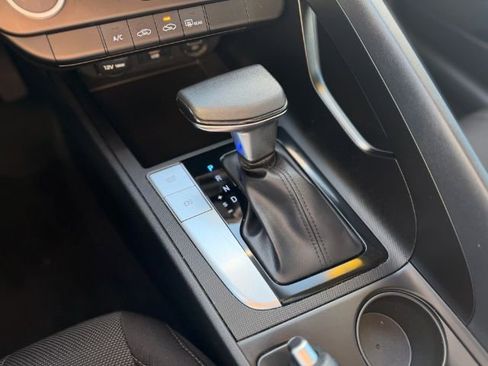 Used 2023 Hyundai Elantra SE w/ Winter Weather Package image 26