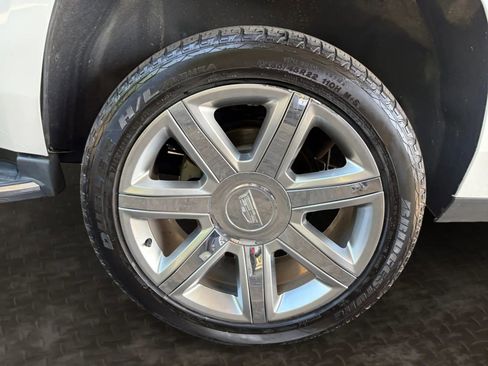 Used 2018 Cadillac Escalade Luxury AWD/4WD image 40