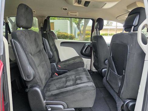 Used 2015 Dodge Grand Caravan SXT image 15
