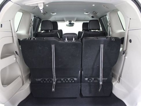 Used 2024 Chrysler Pacifica Touring-L image 13