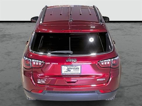 Used 2022 Jeep Compass Latitude w/ Convenience Group AWD/4WD image 3