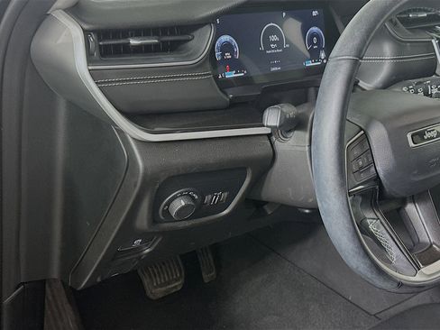 Used 2022 Jeep Grand Cherokee L Laredo w/ Luxury Tech Group I image 17