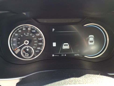 Used 2025 Genesis G70 2.5T image 26