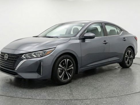 Used 2025 Nissan Sentra SV image 3