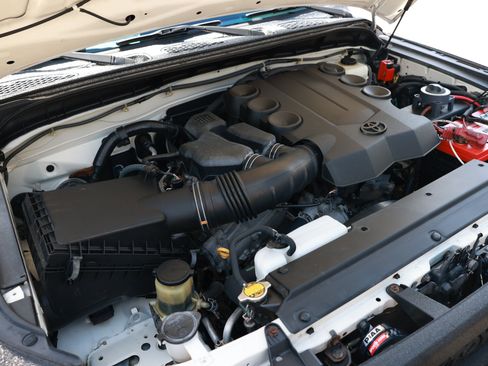 Used 2010 Toyota FJ Cruiser 4WD image 54