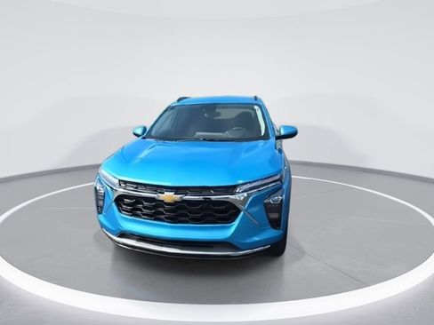 New 2026 Chevrolet Trax LT w/ Driver Confidence Package FWD image 3