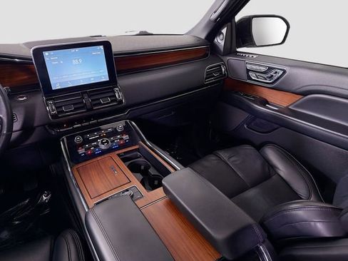 Used 2019 Lincoln Navigator Reserve w/ Cargo Package image 26