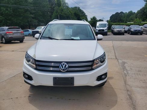 Used 2013 Volkswagen Tiguan SE AWD/4WD image 2