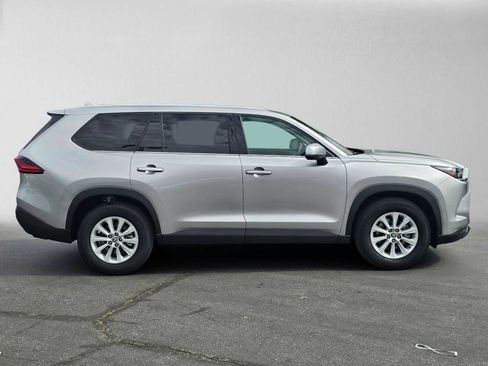 Certified 2026 Toyota Grand Highlander FWD image 2