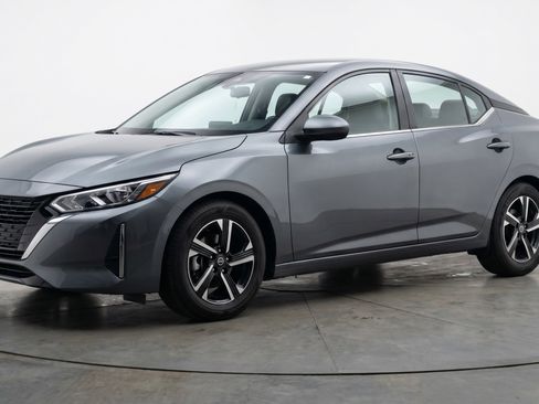 Used 2025 Nissan Sentra SV image 3