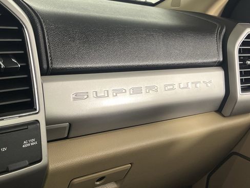 Used 2020 Ford F250 Lariat w/ Chrome Package image 22