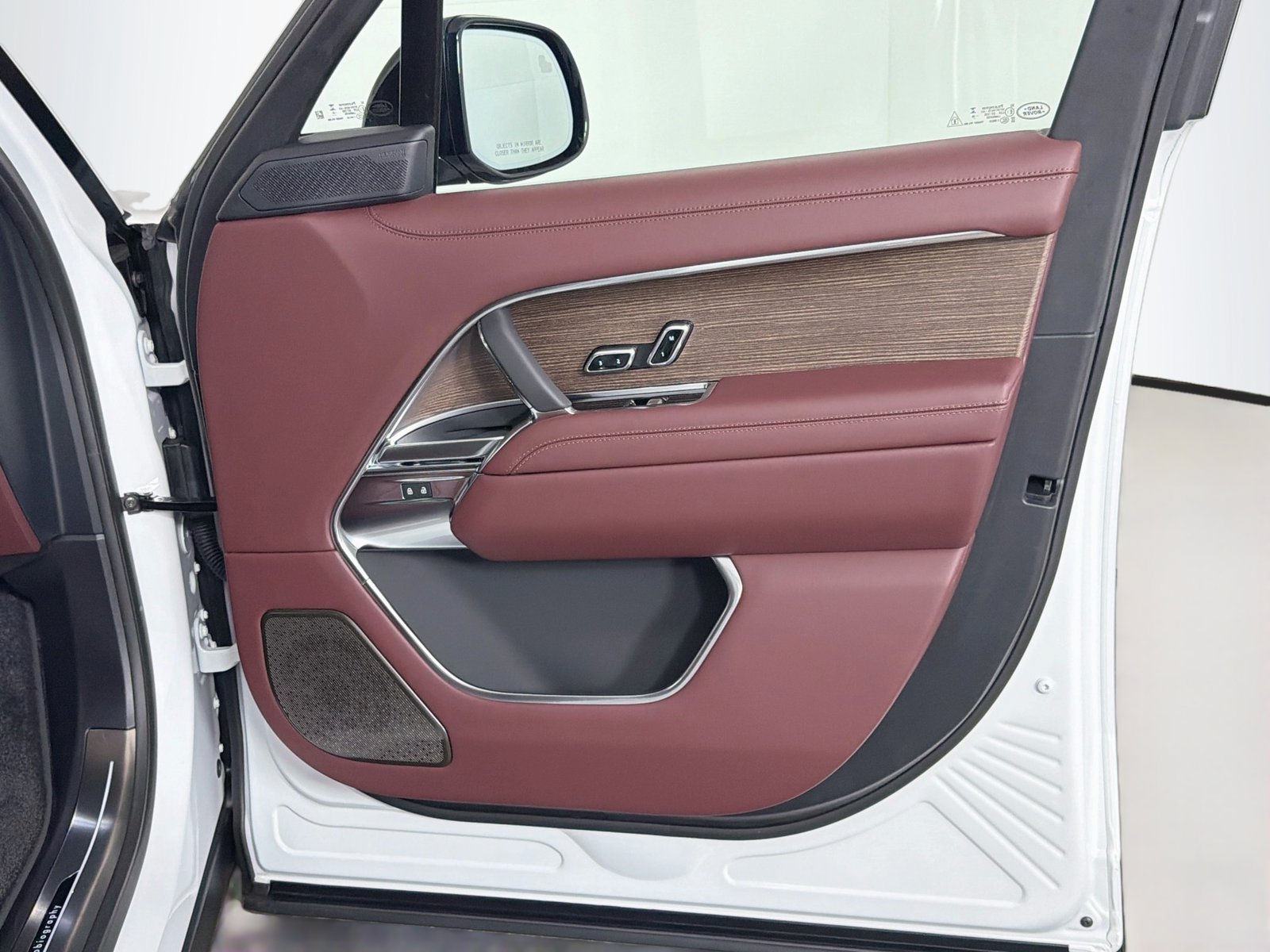 New 2026 Land Rover Range Rover Autobiography AWD/4WD image 32