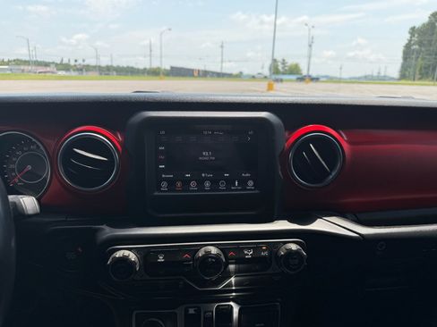 Used 2019 Jeep Wrangler Unlimited Rubicon AWD/4WD image 24