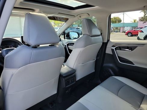 Used 2021 Toyota RAV4 Limited image 15