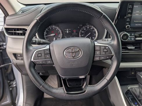 Used 2020 Toyota Highlander XLE FWD image 15