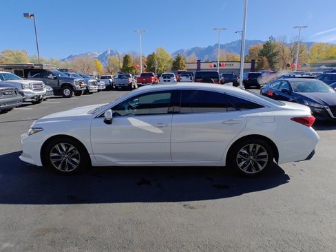 Used 2020 Toyota Avalon XLE image 4