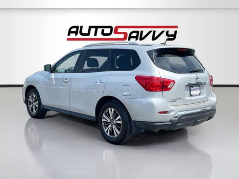 Used 2018 Nissan Pathfinder SV image 5