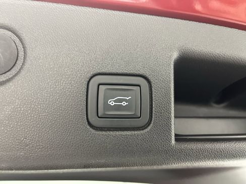 Certified 2023 Chevrolet Equinox Premier w/ LPO, Floor Liner Package image 32