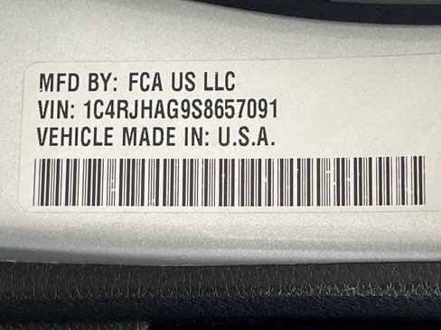 Used 2025 Jeep Grand Cherokee Altitude AWD/4WD image 76