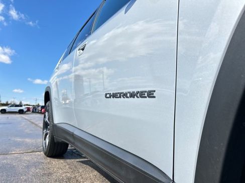 New 2026 Jeep Cherokee Overland image 19