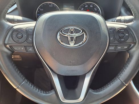 Used 2022 Toyota RAV4 SE AWD/4WD image 16