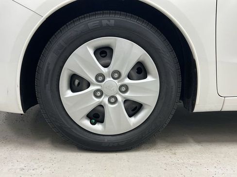 Used 2017 Kia Forte LX image 28