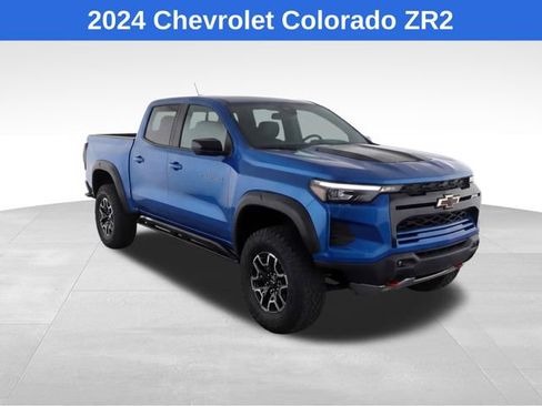 Used 2024 Chevrolet Colorado ZR2 w/ ZR2 Convenience Package III AWD/4WD image 2