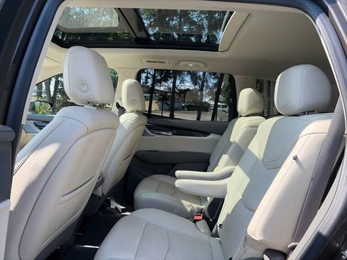Used 2020 Cadillac XT6 Premium Luxury FWD image 38