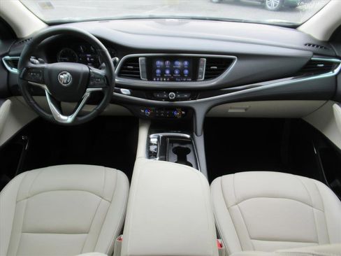 Used 2023 Buick Enclave Essence image 11