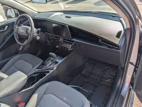 Used 2023 Kia Niro LX image 12