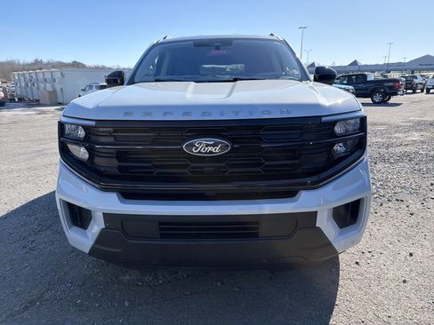 Used 2025 Ford Expedition Active AWD/4WD image 2