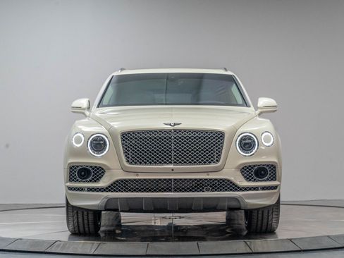 Used 2017 Bentley Bentayga AWD/4WD image 60