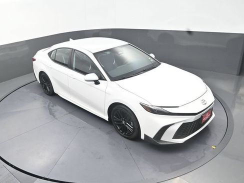 Used 2026 Toyota Camry SE FWD image 23