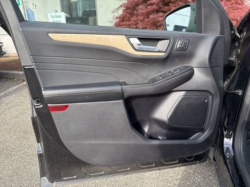 Used 2022 Ford Escape Titanium w/ Titanium Elite Package image 9