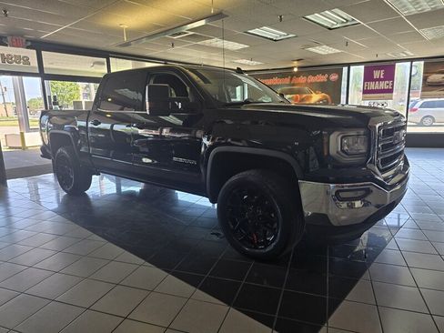 Used 2017 GMC Sierra 1500 SLE w/ SLE Value Package RWD image 3