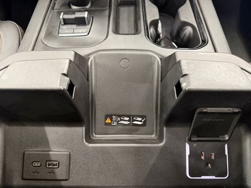 Used 2024 GMC Sierra 1500 AT4 w/ Technology Package image 21