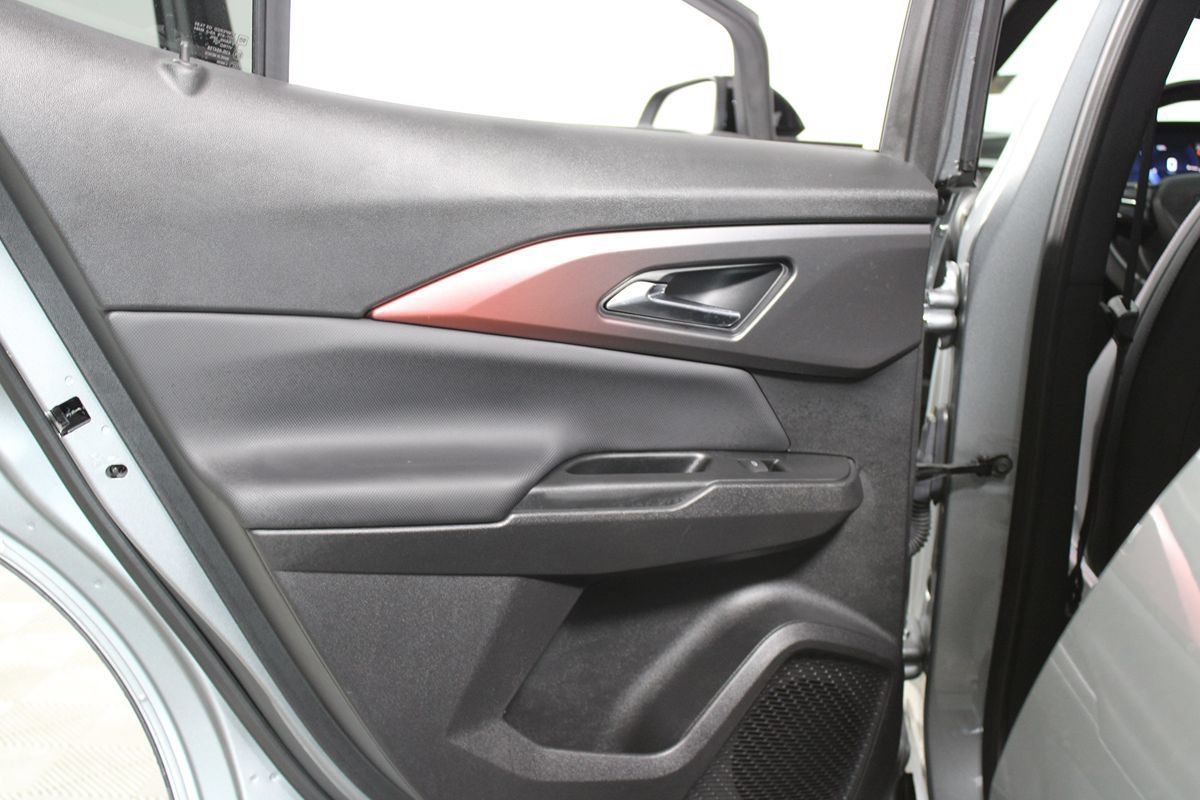 Used 2024 Chevrolet Equinox EV RS FWD image 19