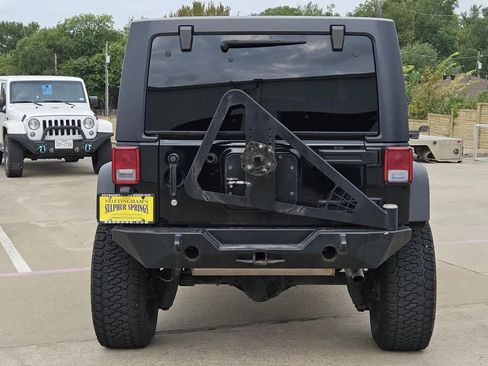 Used 2017 Jeep Wrangler Unlimited Rubicon w/ Connectivity Group image 5